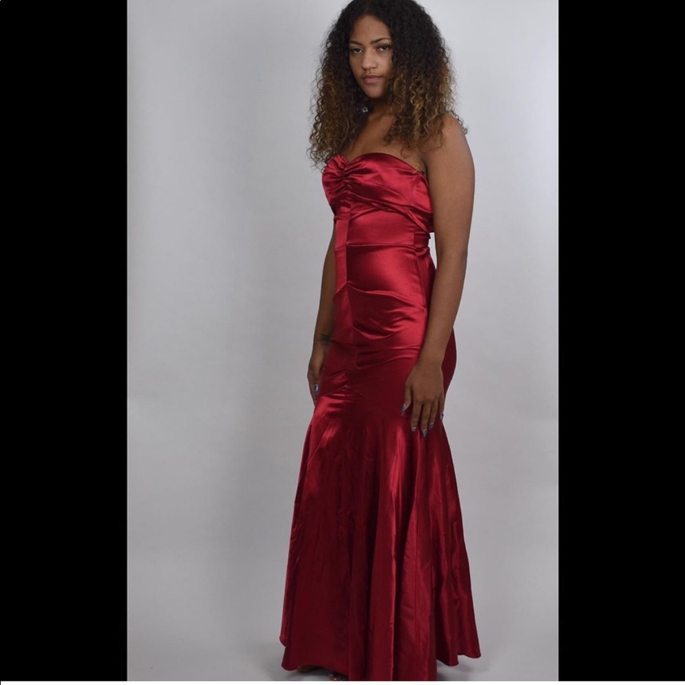 Vintage red silky strapless mermaid dress